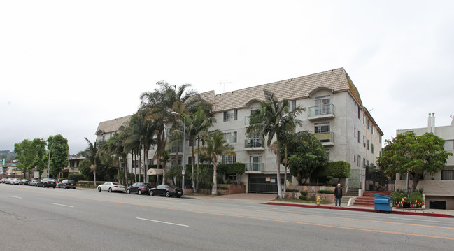 Woodman Ave Apartments in Sherman Oaks, CA - Foto de edificio - Building Photo