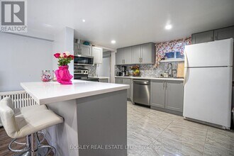 3 Lakehurst Dr in Toronto, ON - Building Photo - Building Photo