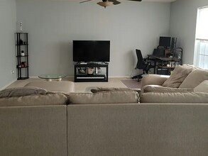 14302 Holly Berry Cir in Fishers, IN - Building Photo - Building Photo