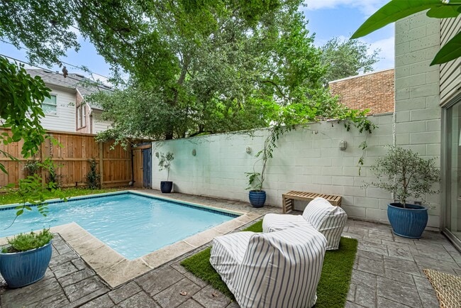 property at 3017 Bissonnet St