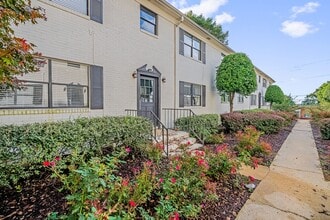 Carol Court in Birmingham, AL - Building Photo - Interior Photo