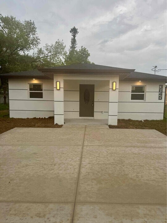 3645 Marion St in Ft. Myers, FL - Building Photo