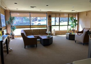 7800 Roosevelt Blvd, Unit Valmont Towers in Philadelphia, PA - Building Photo - Building Photo