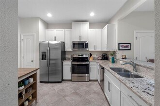 5167 Bay Isle Cir in Clearwater, FL - Building Photo - Building Photo