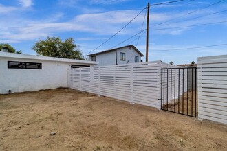 2334 W Morten Ave in Phoenix, AZ - Building Photo - Building Photo