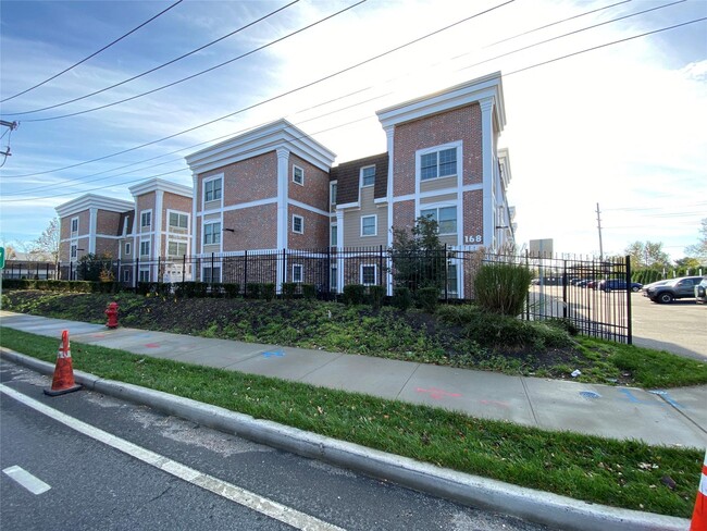 168 Fulton St in Farmingdale, NY - Building Photo - Building Photo