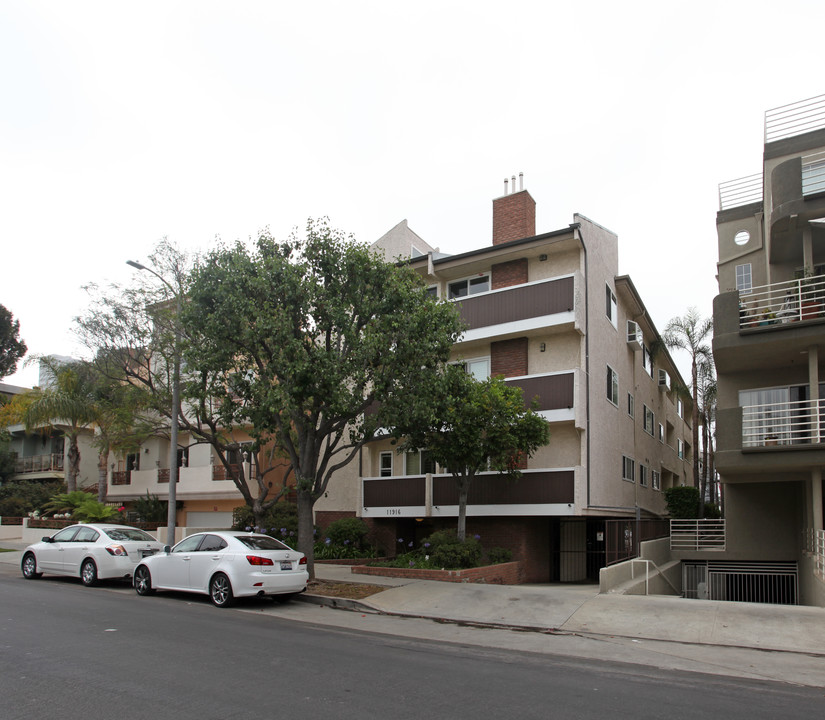 11916 Goshen Ave in Los Angeles, CA - Building Photo