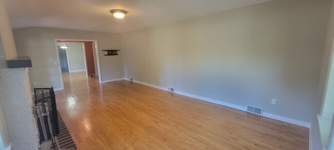 19101 Delton Ave in Minnetonka, MN - Building Photo - Building Photo