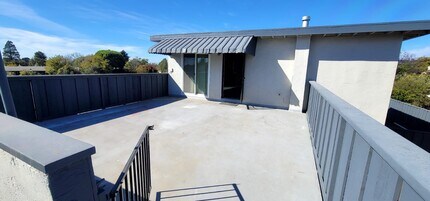 1339 Rose St, Unit D in Berkeley, CA - Foto de edificio - Building Photo