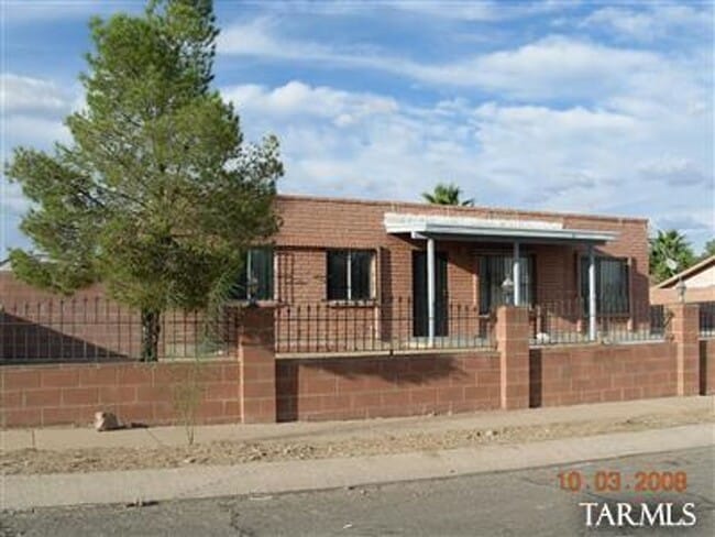 2942 W Camino Bueno in Tucson, AZ - Building Photo - Building Photo