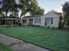 10922 Myrtice Dr in Dallas, TX - Building Photo