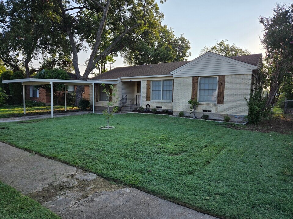 10922 Myrtice Dr in Dallas, TX - Building Photo