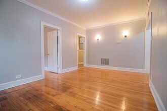 2056 W Arthur Ave in Chicago, IL - Building Photo - Building Photo