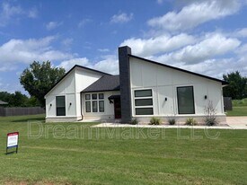 993 Flowers Dr in Washington, OK - Building Photo