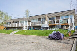 126 Mcrae St in Okotoks, AB - Building Photo