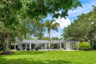 15121 SW 69th Ct in Palmetto Bay, FL - Building Photo