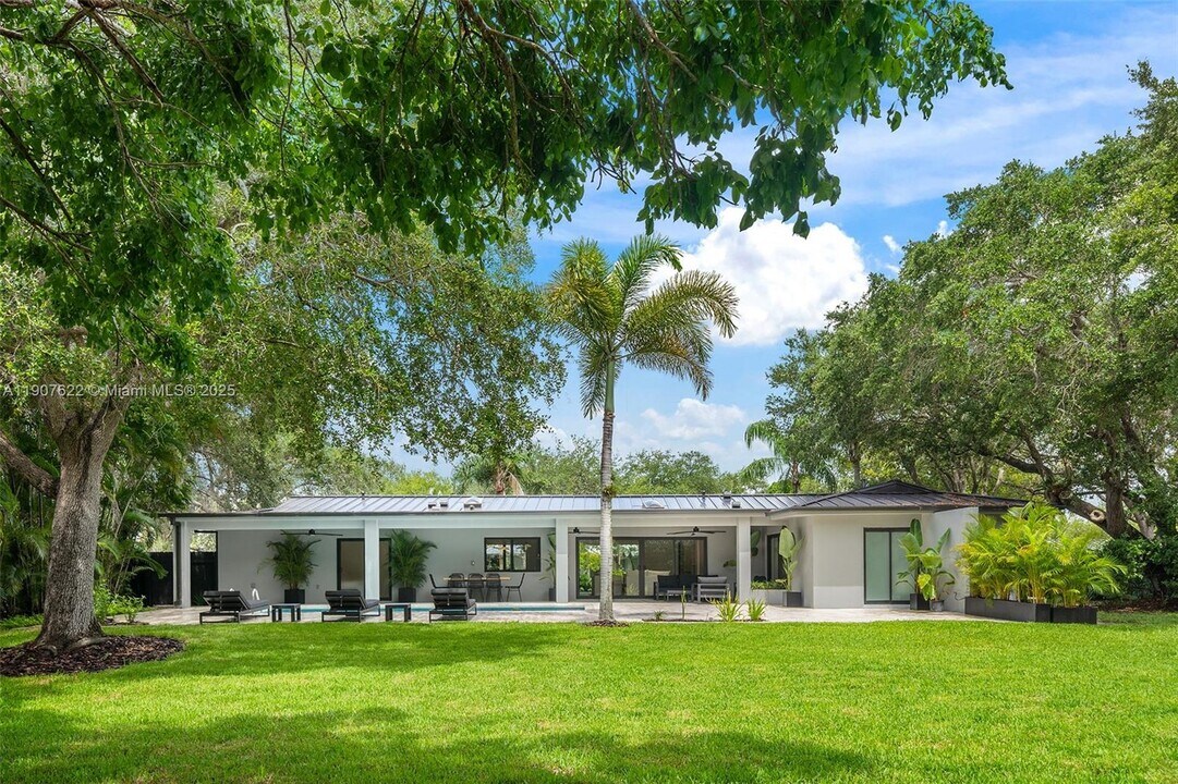 15121 SW 69th Ct in Palmetto Bay, FL - Building Photo