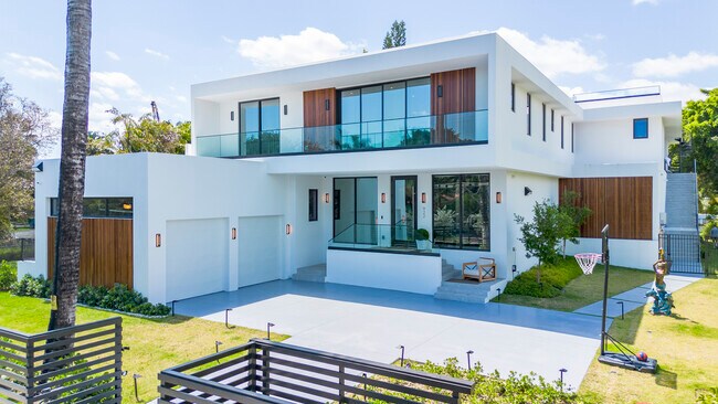 property at 922 NE 78th St