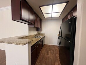 1337 S Bundy Dr in Los Angeles, CA - Building Photo - Building Photo