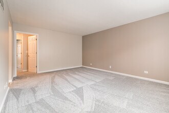 238 Driftwood Ln in Bloomingdale, IL - Building Photo - Building Photo