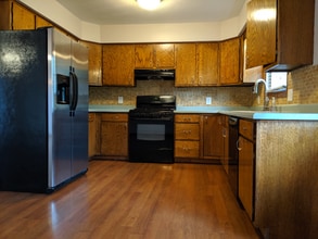 1747 Riggs Rd in St. Peter, MN - Building Photo - Building Photo