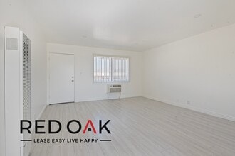 7915 Vineland Ave, Unit 20 in Los Angeles, CA - Building Photo - Building Photo