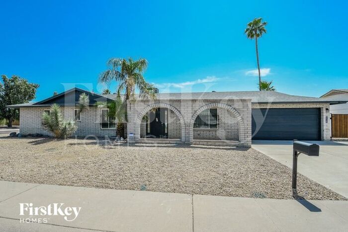 2129 W Kerry Ln in Phoenix, AZ - Building Photo