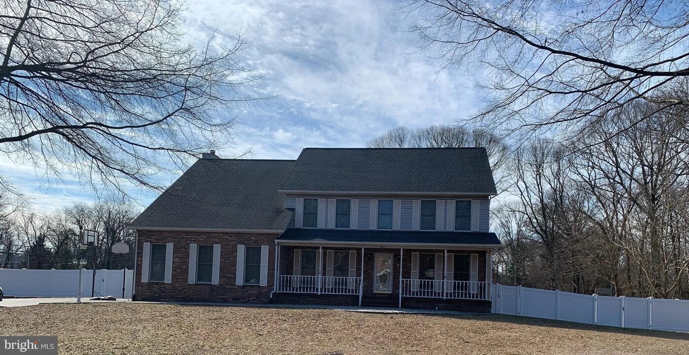 101 Tarks Ln in Severna Park, MD - Building Photo