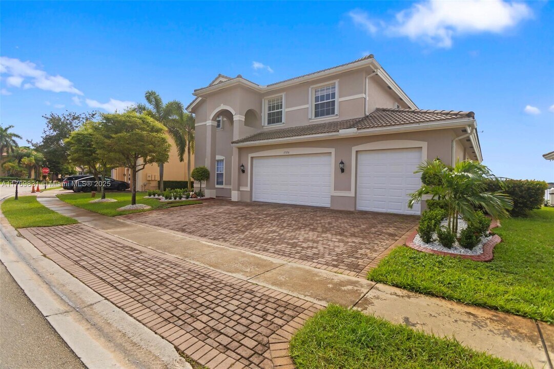 17376 SW 48th St in Miramar, FL - Building Photo