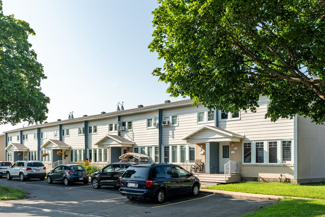 2895 Raymond-Blouin Av in Québec, QC - Building Photo