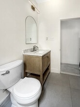 132 Bayview Ave in Jersey City, NJ - Foto de edificio - Building Photo