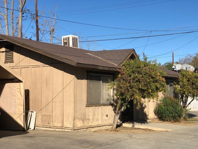 2524 Monterey St in Bakersfield, CA - Building Photo - Building Photo