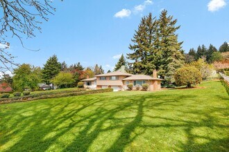 9751 SE Hillcrest Rd in Happy Valley, OR - Building Photo - Building Photo