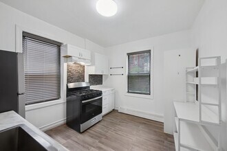 122A Baldwin Ave-Unit -1L in Jersey City, NJ - Building Photo - Building Photo