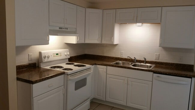 200 Chateau Ln in Butler, PA - Foto de edificio - Building Photo