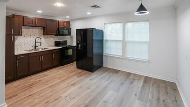 4802 Scenic Dr in Houston, TX - Building Photo - Building Photo