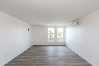 The Camelot in West Hartford, CT - Building Photo - Interior Photo