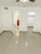 3610 NW 21st St in Lauderdale Lakes, FL - Foto de edificio - Building Photo