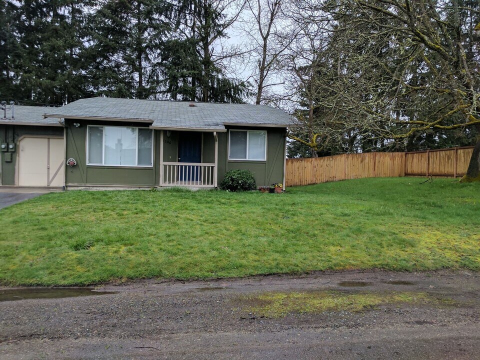 17506-17508 8th Ave Ct E in Spanaway, WA - Building Photo
