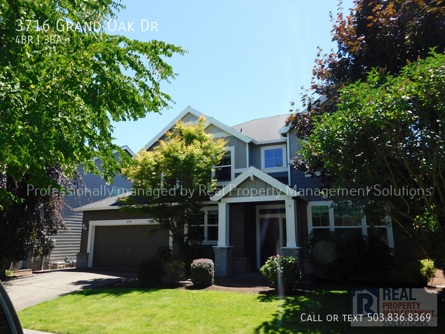 3716 Grand Oak Dr in Newberg, OR - Building Photo