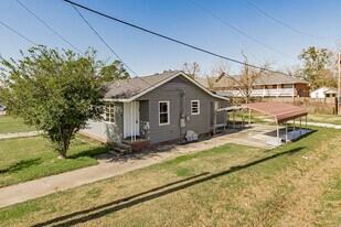381 Mills Ave in Baton Rouge, LA - Building Photo
