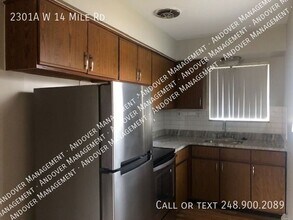 2301 W 14 Mile Rd in Royal Oak, MI - Building Photo - Building Photo