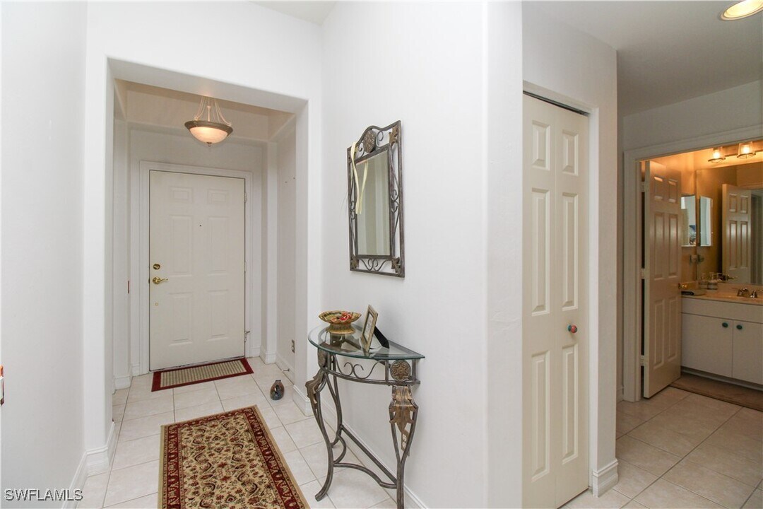1045 Tarpon Cove Dr in Naples, FL - Building Photo