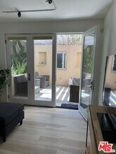1018 4th St-Unit -103 in Santa Monica, CA - Foto de edificio - Building Photo