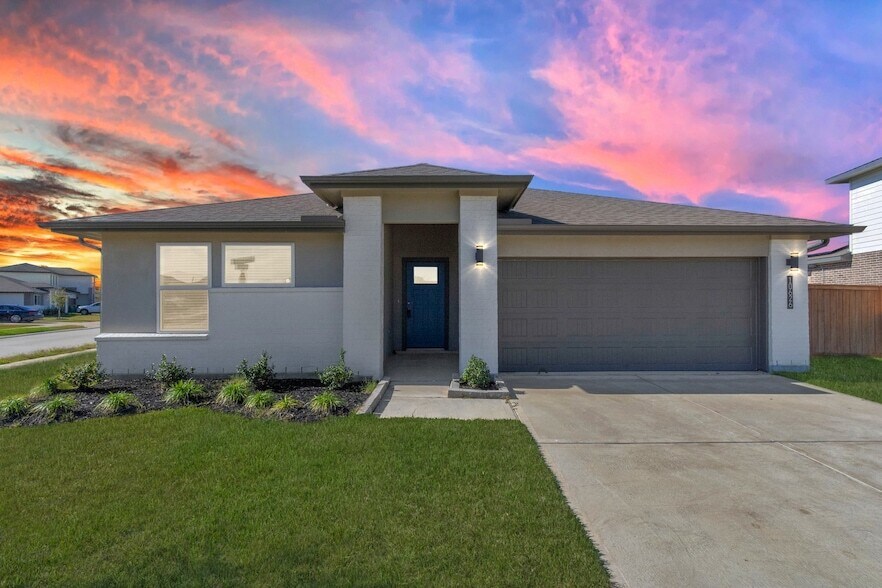 10626 Watershed Dr in Arcola, TX - Building Photo