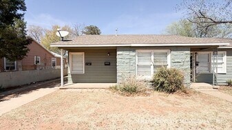 2420 33rd St in Lubbock, TX - Building Photo