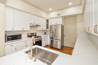 1915 Upland Sky in Houston, TX - Foto de edificio - Building Photo