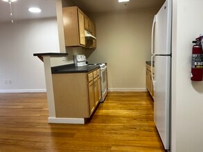 30 S Village Green, Unit 207 in Middlebury, VT - Foto de edificio - Building Photo