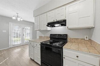 1718 Dorchester Dr in Arlington, TX - Building Photo - Building Photo