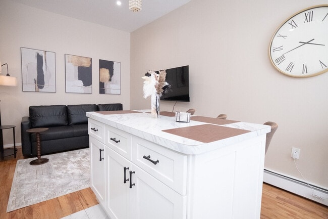 279 W 114th St